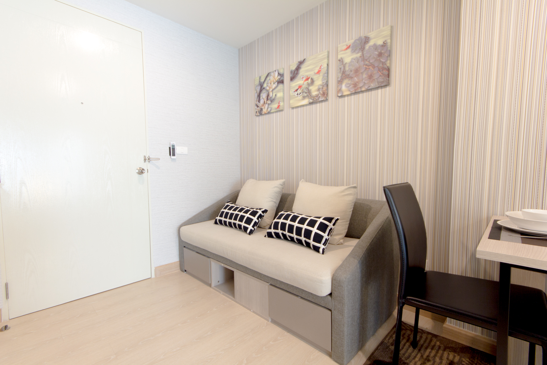 ขายคอนโดThe Kith Plus Sukhumvit 113 (เดอะ คิทท์ พลัส สุขุมวิท 113) 2 ยูนิต ตกแต่งครบพร้อมเข้าอยู่ ยูนิตที่1 แบบ 1 ห้องนอน 1 ห้องน้ำ ตึก A ชั้น 3