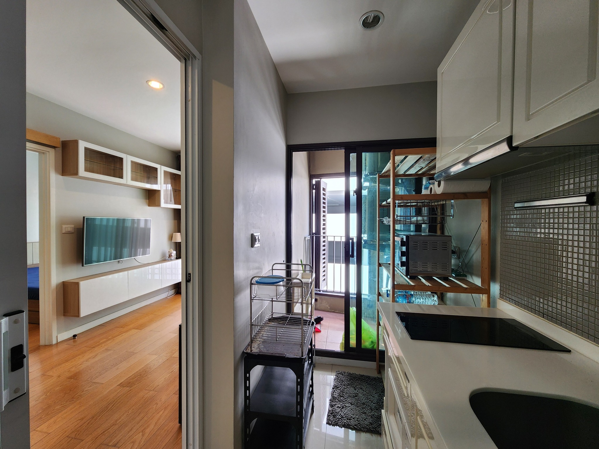 ให้เช่าคอนโด 1 ห้องนอน 1 ห้องน้ำ ขนาด 29 ตรม ชั้น 6 ทิศตะวันตก 18,000 บาท/เดือน สัญญาเช่าอย่างน้อย 1 ปี