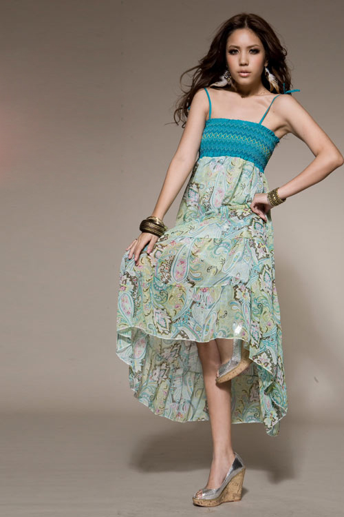 MAXI DRESS เดรสยาวสายเดี่ยว แฟชั่นเที่ยว ใส่ออกงาน ผ้าชีฟอง โทนสีฟ้า ลายดอกไม้ สม็อกอก สวยมากๆ ค่ะ ASIA STREET FASHION