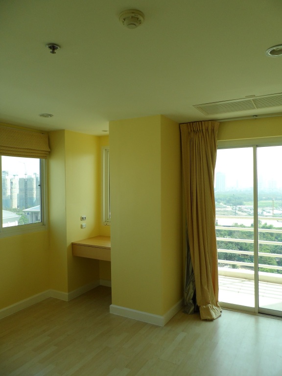 ขายคอนโด City Living Ratchada ซิตี้ ลิฟวิ่ง รัชดา (ประชาราษฎร์บำเพ็ญ 12) 3 ห้องนอน 3 ห้องน้ำ พื้นที่ 127 ตร.ม. ชั้น 15 ขายเพียง ราคา 5.5 ล้าน วิวสวยมาก ราคา 5.5 ลบ