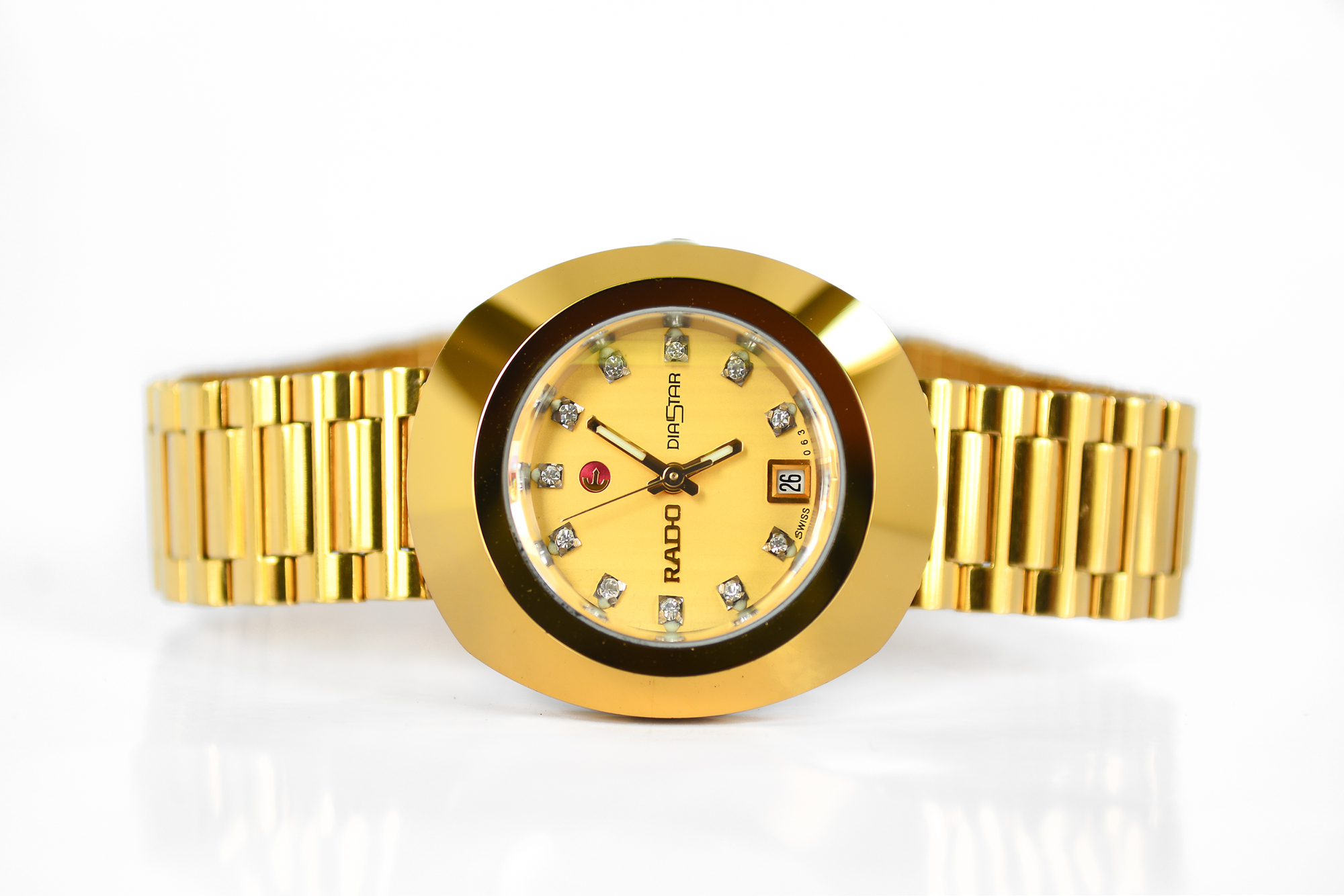 Rado Diastar lady auto สายหนา บานพับบีบ รุ่นใหม่ เรือนทอง 11 พลอย (Sold)