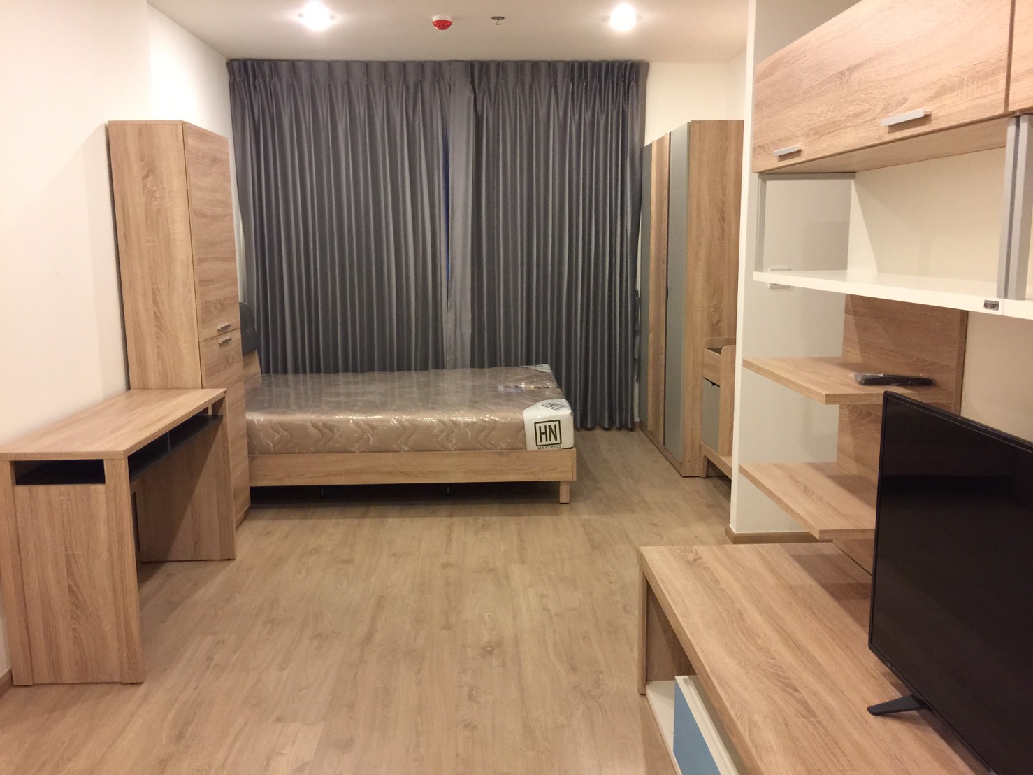 รหัสทรัพย์ 48860 ให้เช่าคอนโด ไอดีโอ คิว จุฬา-สามย่าน / Ideo Q Chula-Samyan ห้องสตูดิโอ ขนาดพื้นที่ 30 ตรม ชั้น 16 ตกแต่งครบพร้อมอยู่ ราคาเช่า 26,000 บาทต่อเดือน สัญญาเช่า 1 ปี