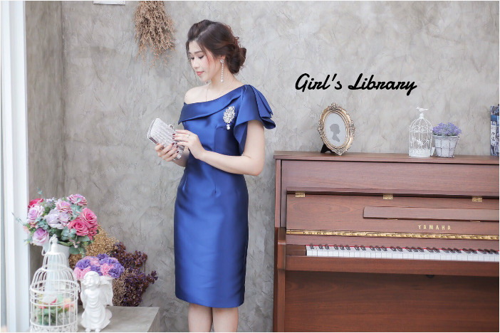ชุดออกงาน/ชุดไปงานแต่งงานสีน้ำเงิน ไหล่เฉียง เข้ารูป ลุคเรียบหรู สวยสง่า