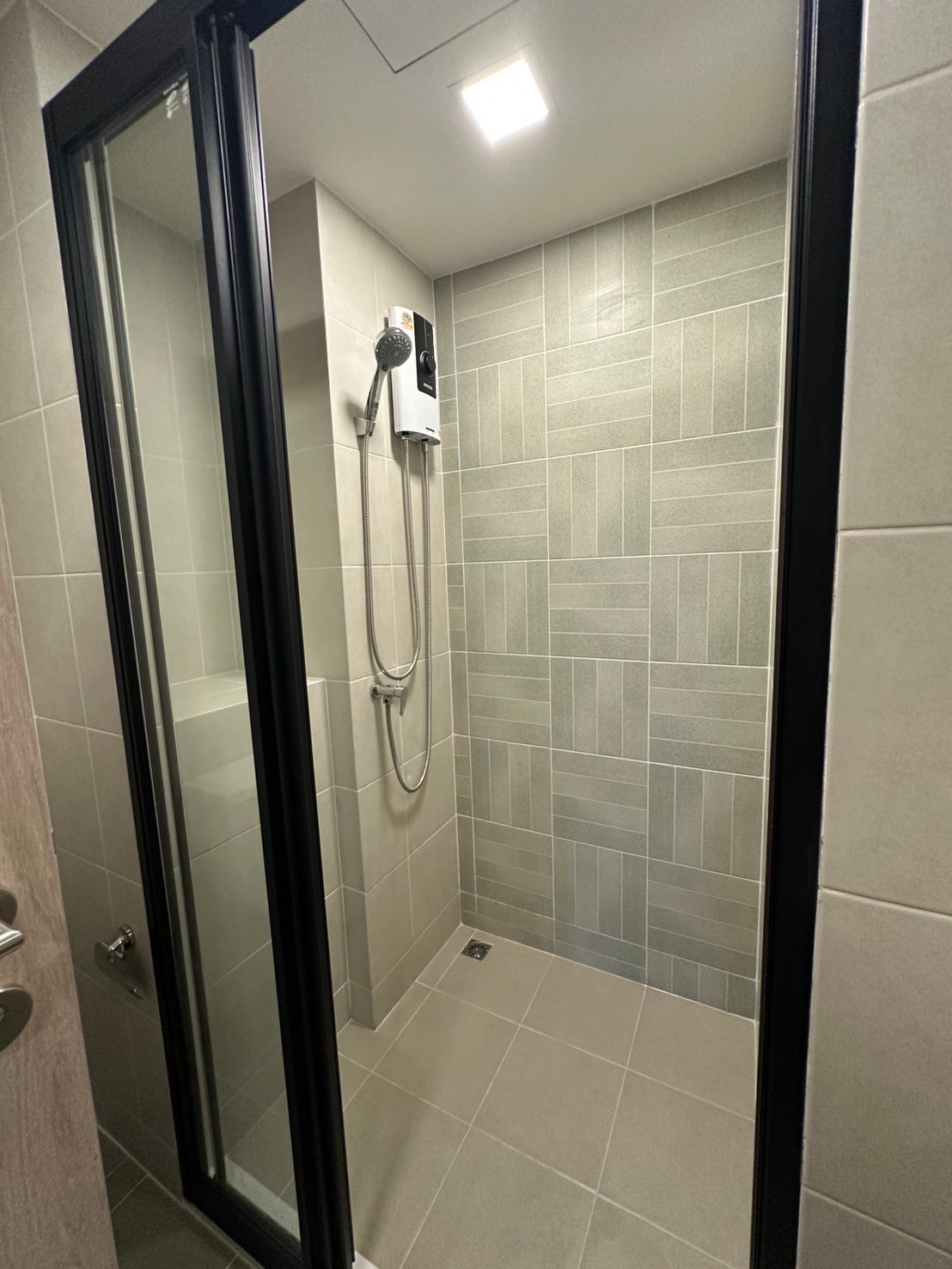 ให้เช่าคอนโด d condo shine rangsit ดีคอนโด ชายน์ รังสิต 1 ห้องนอน 1 ห้องน้ำ ขนาด 26 ตรม (มี 2 ห้องติดกันห้อง 65-66 )