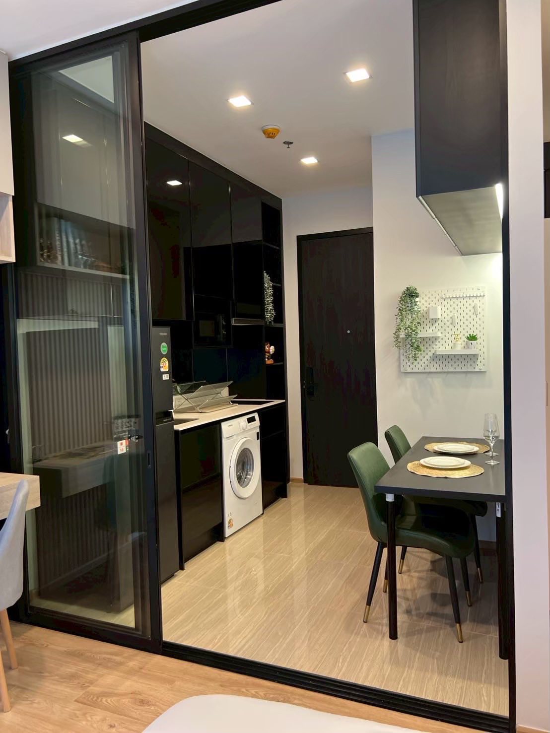 ให้เช่าคอนโด Noble Around Ari (โนเบิล อราวน์ อารีย์) ให้เช่า มี 3 ยูนิต พร้อมเข้าอยู่ทันที ตกแต่ง Build-in คุณภาพสูง