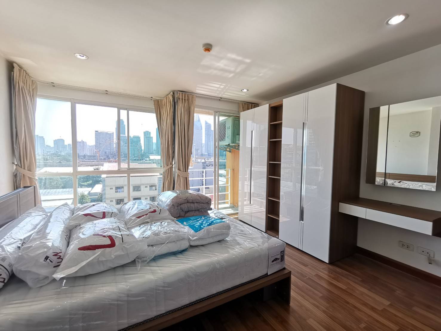 ให้เช่าคอนโด PG Rama IX (พีจี พระราม 9) คอนโดใจกลางพระราม 9 2 ห้องนอนไซส์ใหญ่ อยู่สบาย ในราคาที่คุ้มค่า