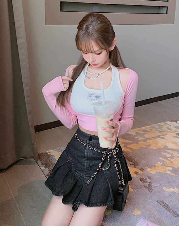 Girly Fancy Club : พรีออเดอร์ กระโปรงยีนส์แฟชั่นสีดำแต่งจีบ ติดซิปด้านหน้า แบรนด์แท้