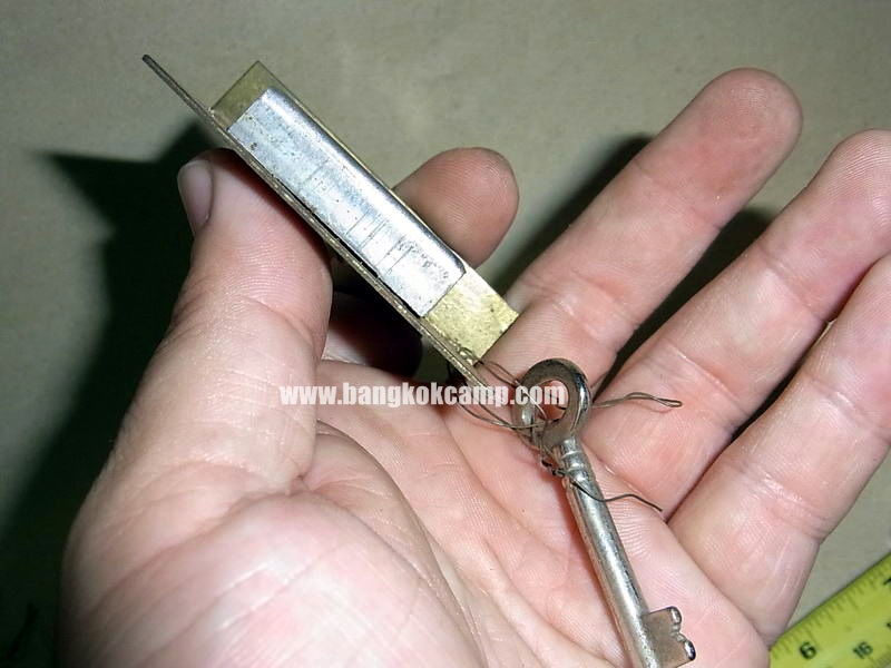 กุญแจลิ้นชัก เยอรมัน ตราตา Made in Germany. ใหม่เก่าเก็บ