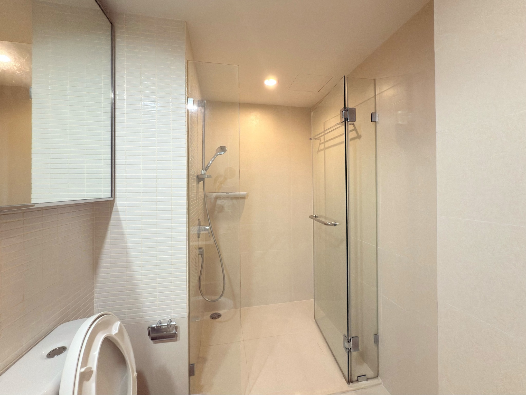 🏡✨ ให้เช่าคอนโด โฟกัส ออน ศาลาแดง / Focus on Saladaeng ✨