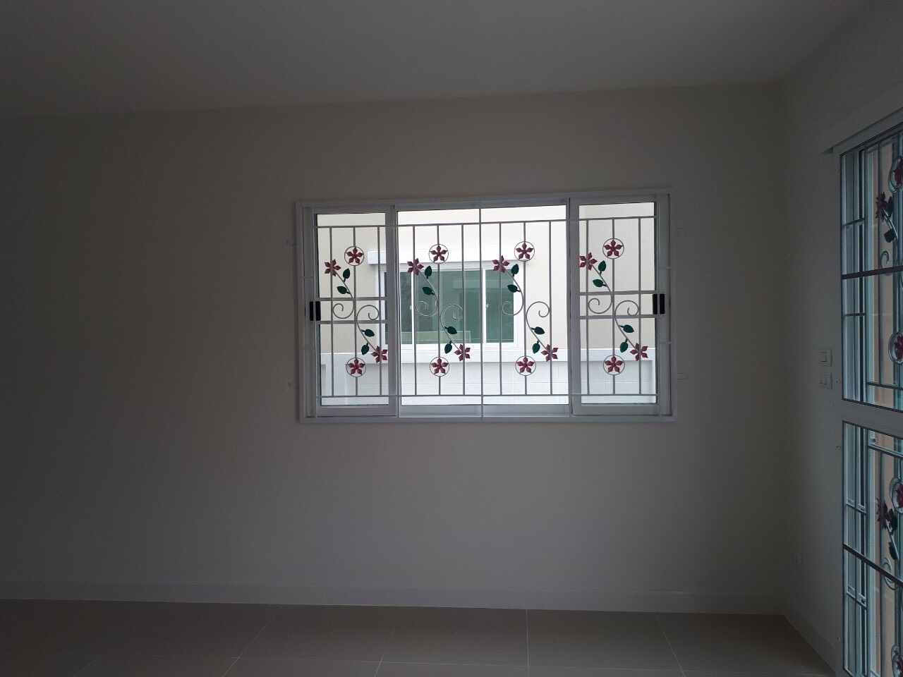 ให้เช่าบ้านแฝด หมู่บ้าน ลลิล กรีนวิลล์ วงแหวน – อ่อนนุช – สุวรรณภูมิ มือ 1 เนื้อที่ 60 ตารางวา พื้นที่ใช้สอย 140 ตารางเมตร 3 ห้องนอน 2 ห้องน้ำ