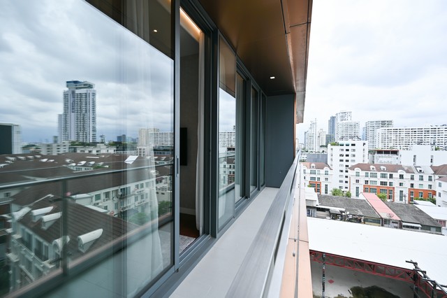 ให้เช่าคอนโด KHUN by YOO inspired by Starck (คุณ บาย ยู อินสไปร์ บาย สตาร์ค) 1 ห้องนอน 1 ห้องน้ำ ชั้น 8 ขนาด 49 ตรม ห้องตกแต่งใหม่พร้อมเข้าอยู่ ราคา 60,000 บาท