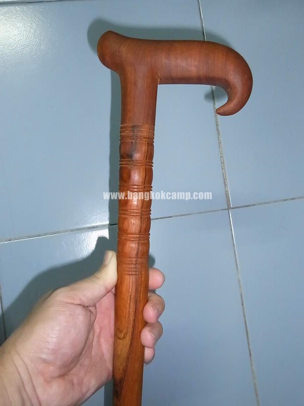 ไม้เท้า (ไม้ประดู่) จับกระชับมือ งานปราณีตน่าสะสม หรือเหมาะเป็นของฝากผู้ใหญ ่