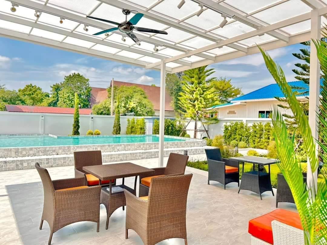 🔥 โอกาสทองสำหรับนักลงทุน! พูลวิลล่าหรู การันตีผู้เช่า 120,000 บาท/เดือน! 🔥 ชื่อโครงการ: Luxury Huai Yai Pool Villa / พูลวิลล่าหรูห้วยใหญ่