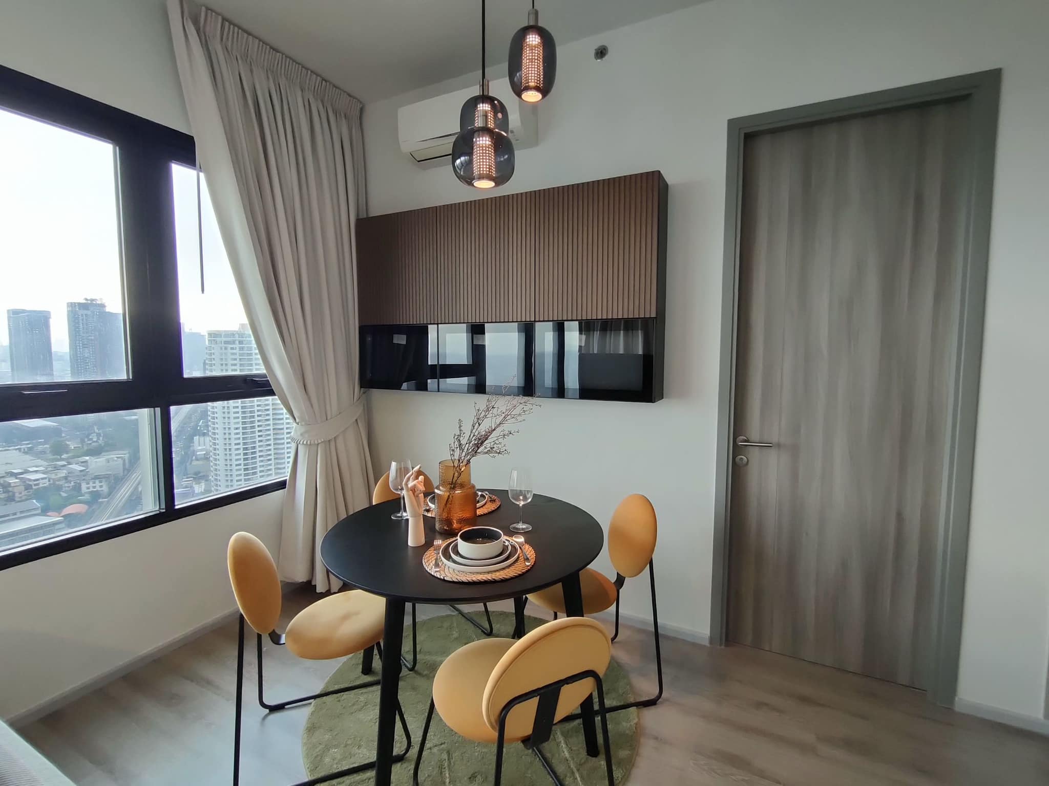 ให้เช่าคอนโด Knightsbridge Prime Ratchayothin (ไนท์บริดจ์ ไพร์ม รัชโยธิน) ห้องใหญ่ ใหม่ มุมสวยวิวสระ