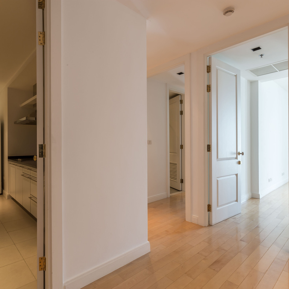 ให้เช่าคอนโด Athenee Residence (แอทธินี เรสซิเด้นซ์) 3 ห้องนอน 4 ห้องน้ำ 1 ห้องแม่บ้าน ขนาด 178 ตร.ม