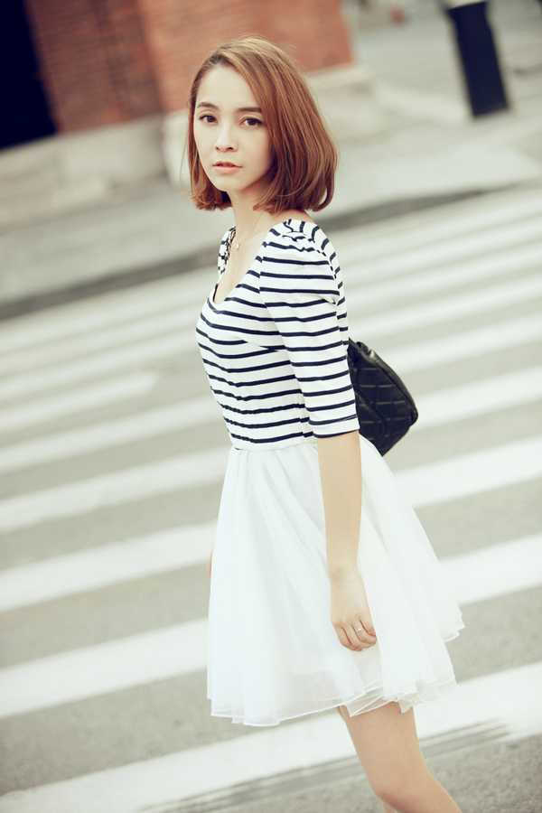 dress ชุดเดรสแฟชั่น น่ารัก ลายขวาง สีขาว-ดำ ผ้าคอตตอน ตาข่ายไนล่อน แขนห้าส่วน ใส่ทำงาน เที่ยว