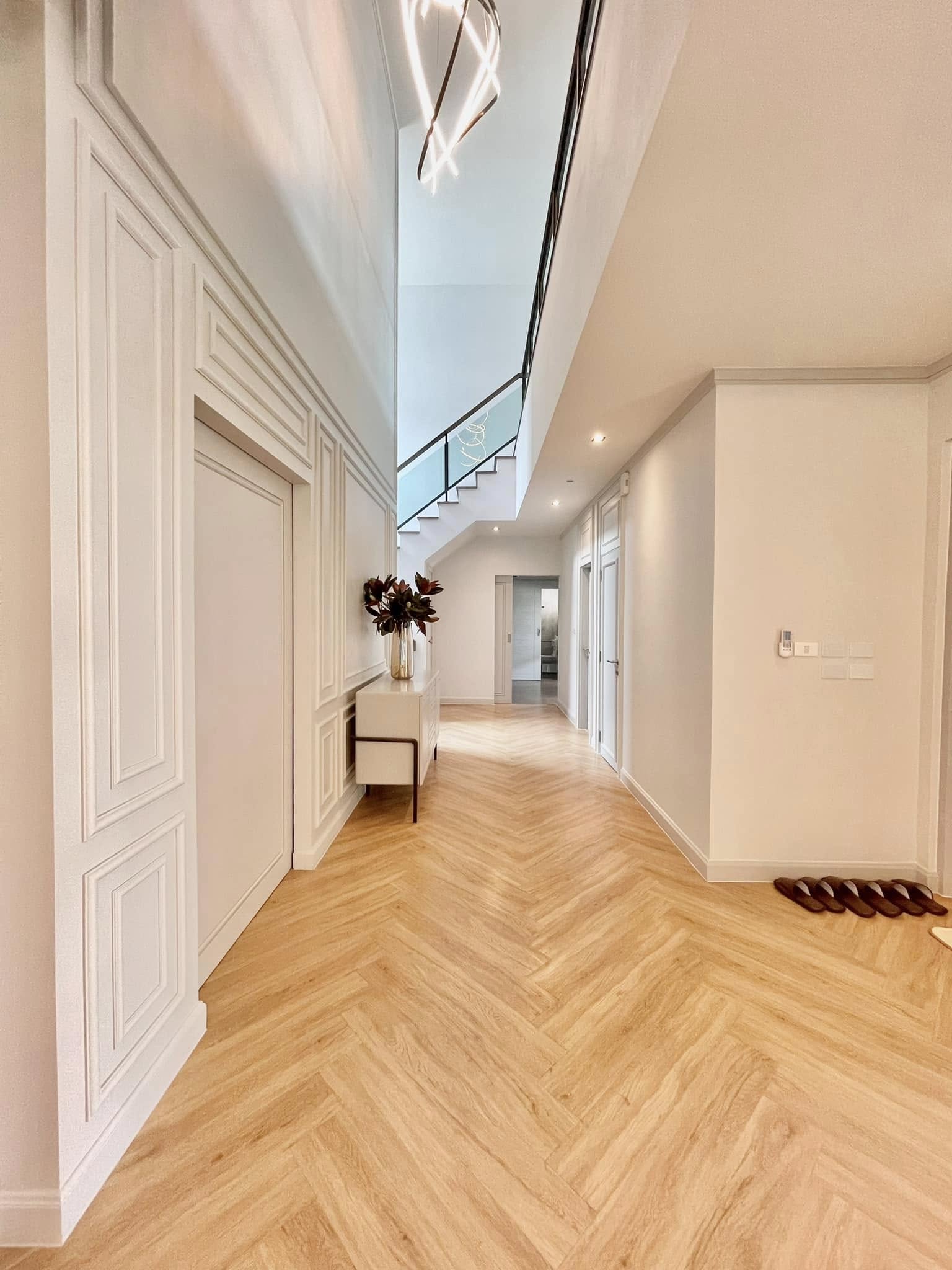 ให้เช่าบ้านเดี่ยว 2 ชั้น หมู่บ้าน THE CITY บางนา ✨ทำเลทอง✨ใกล้Mega Bangna และโรงเรียนนานาชาติชั้นนำ ห้องนอน : 6 ห้องนอน (รวมห้องแม่บ้าน) ห้องน้ำ : 7