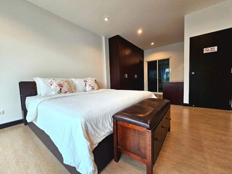 ให้เช่าทาวน์โฮม 3 ชั้น หมู่บ้านภัทรา วิลล่า 8 สตรีวิทยา 2 ซอย10 และ โชคชัย 4 ซอย78 ใกล้ โรงเรียนสตรีวิทยา 2,