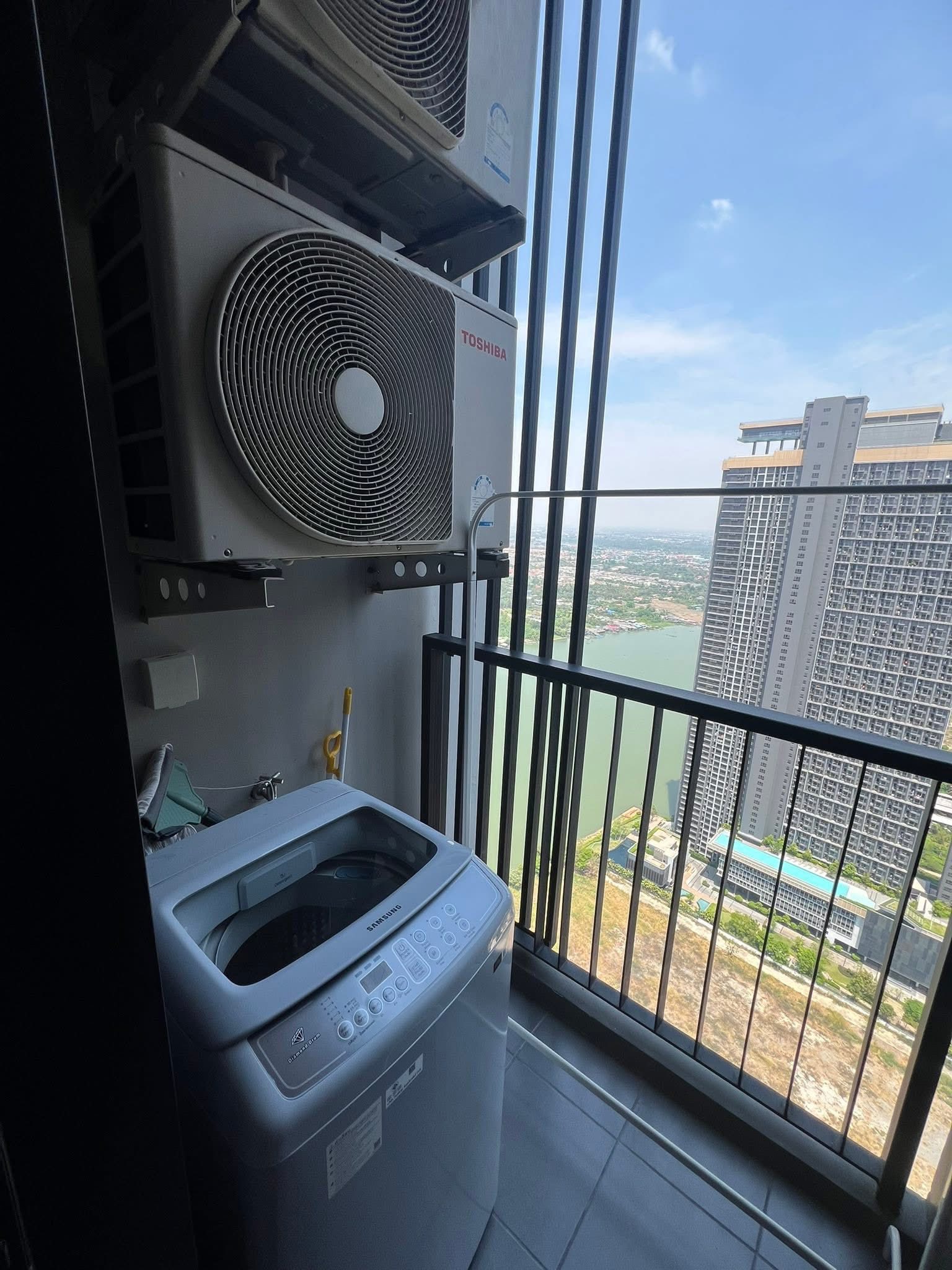 ให้เช่าคอนโด The Politan Rive (เดอะ โพลิแทน รีฟ) ติดแม่น้ำเจ้าพระยา ขนาด 31.12 ตร.ม.