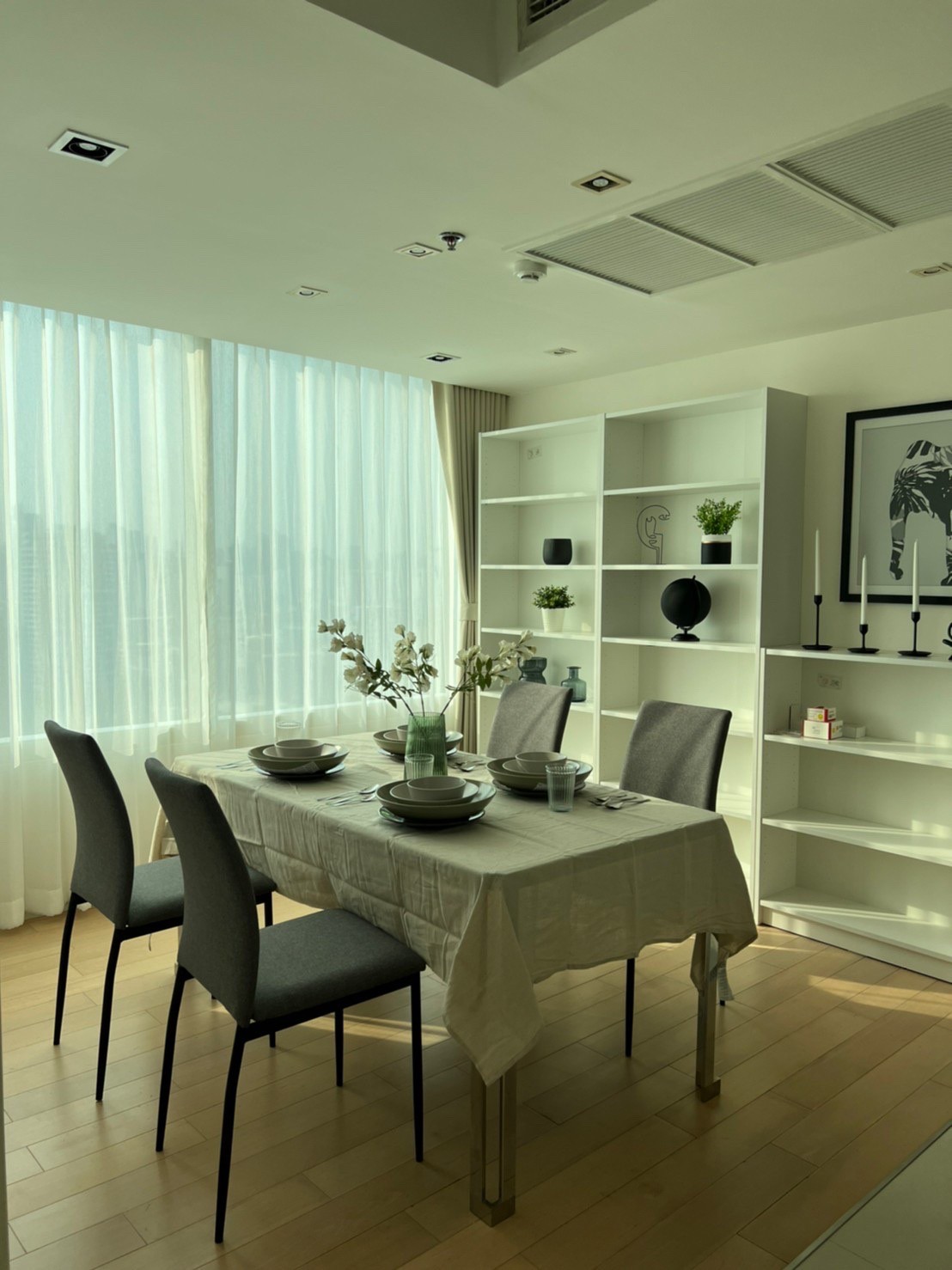 ขายคอนโด Eight Thonglor Residence (เอท ทองหล่อ เรสซิเดนซ์ ) ลักษณะห้อง - ขายคอนโดชั้น 23 วิวสระว่ายน้ำ ราคา 22 ล้าน