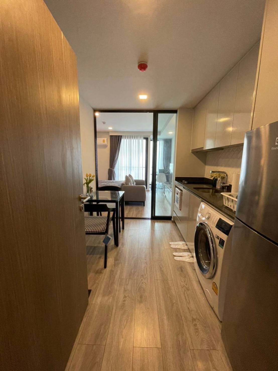 🔥 ด่วน! ให้เช่า Maestro 14 Ratchathewi (มาเอสโตร 14 ราชเทวี) เดิน 5 นาทีถึง MRT! ชั้น 1 ไม่ต้องขึ้นลิฟต์! เลี้ยงสัตว์ได้ (ตัวเมีย)! พร้อมเข้าอยู่ 30 มิ.ย. นี้! 🔥