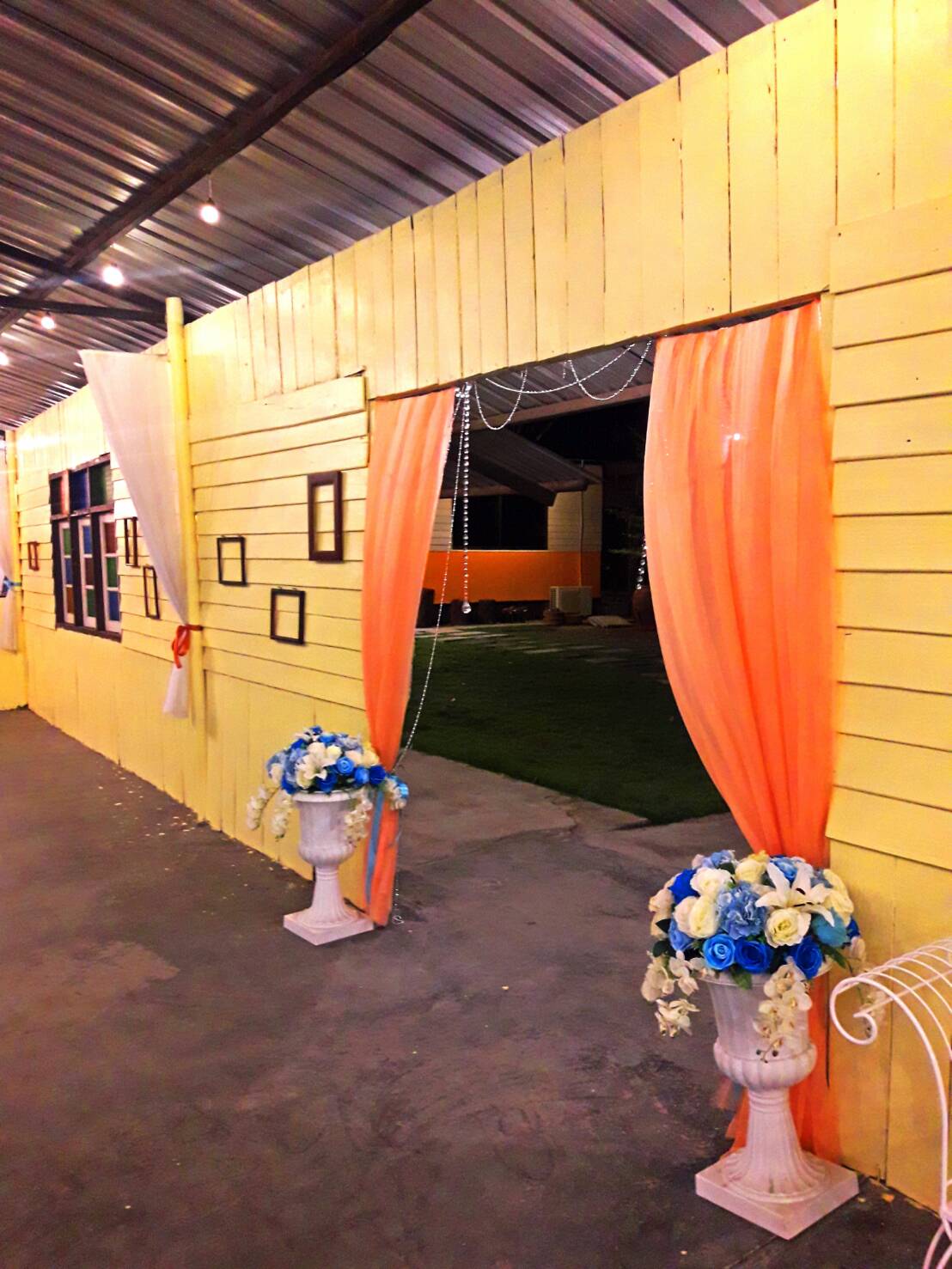 รหัสทรัพย์ 71220 Garden Of Love บริการสถานที่จัดเลี้ยงงานสังสรรค์ในรูปแบบส่วนตัวมีบริการทั้งเรือนแพริมน้ำ