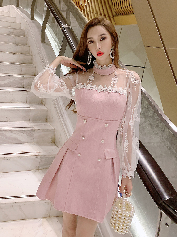 พรีออเดอร์ : เดรสแฟชั่นสไตล์เกาหลีตัดต่อผ้าลูกไม้แขนทรัมเป็ต มีให้เลือก 2 สี