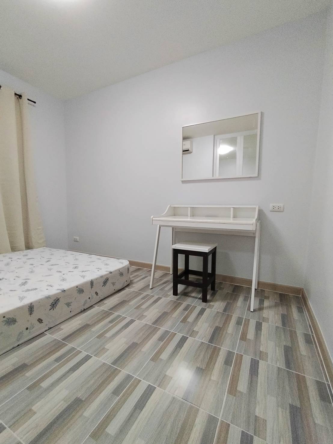 ให้เช่า iCondo Serithai Green Space (ไอคอนโด เสรีไทย กรีนสเปซ) ตั้งอยู่หน้าถนนเสรีไทย ระหว่างเสรีไทย43-45 ห้องทำใหม่เอี่ยม สวยจนหลงรัก