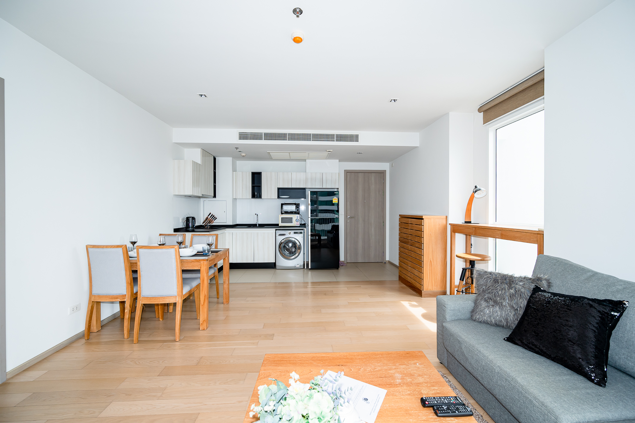 ให้เช่าคอนโด HQ by Sansiri (เฮช คิว บาย แสนสิริ) มีทั้งแบบ 1-2 ห้องนอน ห้องใหม่ยังไม่เคยพัก