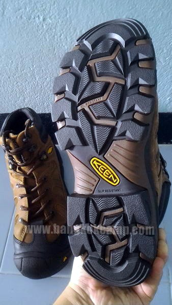 รองเท้า Keen หัวเหล็ก ข้อสั้น