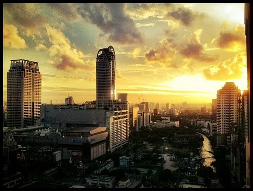 ขาย / เช่าคอนโด MANHATTAN CHIDLOM (แมนฮัตตัน ชิดลม) 1 ห้องนอน 1 ห้องน้ำ ขนาด 58 ตรม .ชั้น 18 ห้องแต่งครบพร้อมเข้าอยู่