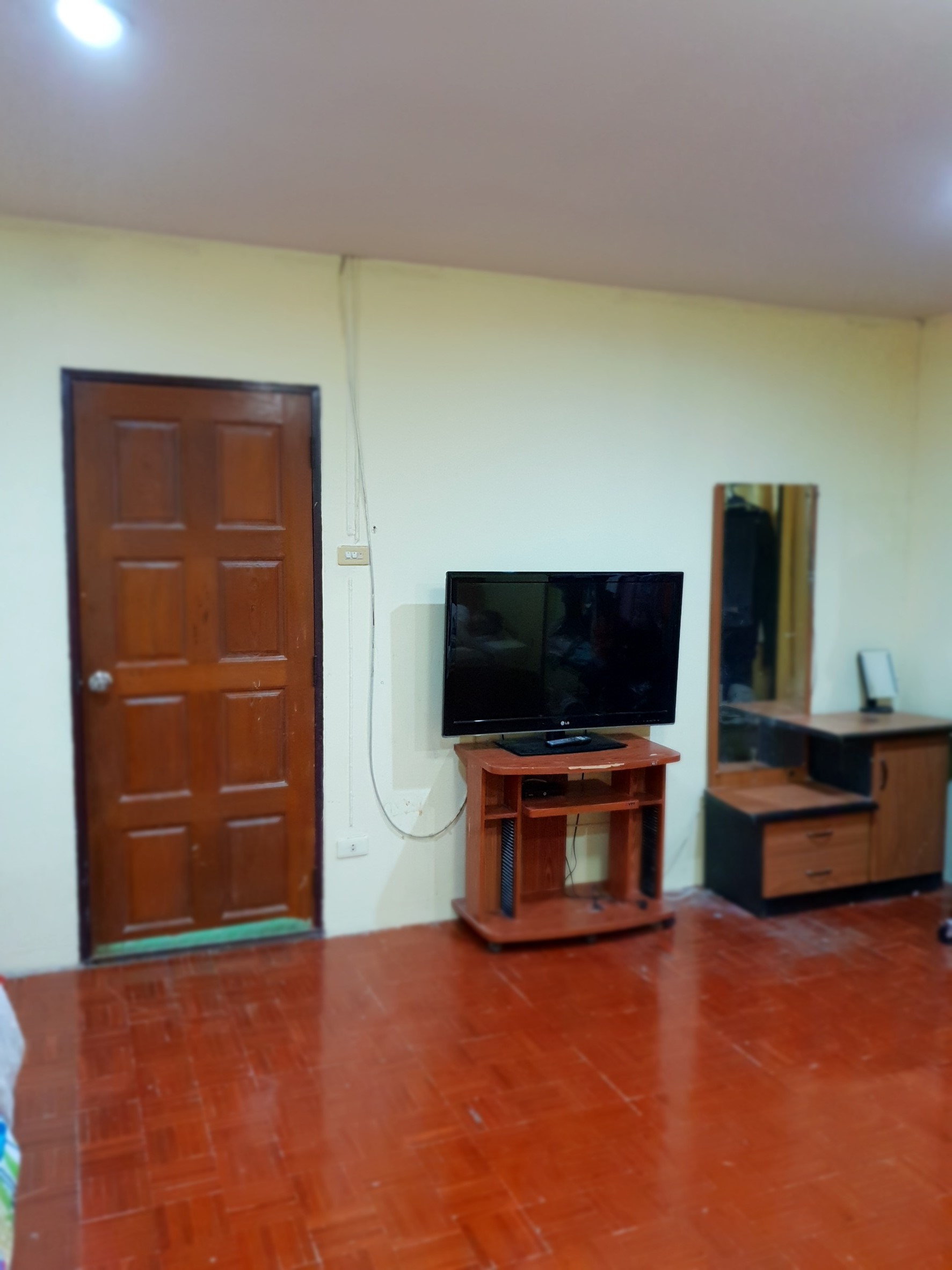 ขาย / เช่าบ้านแฝด 2 ชั้น หมู่บ้าน รังสิยา ซ.อุดมสุข 58 ถ.สุขุมวิท 103 ขายราคา 5.5 ล้าน 3 ห้องนอน