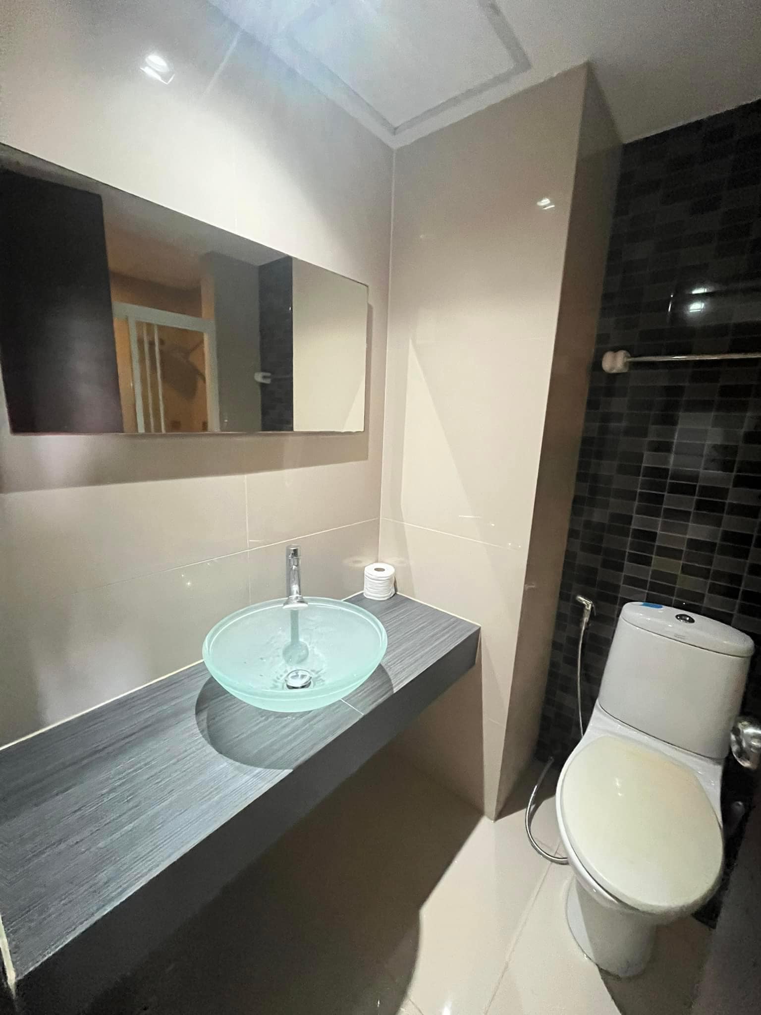 ขาย / ให้เช่าคอนโดหรูใจกลางเมืองย่านเรียบด่วน Town in town คอนโด J.W. Boulevard Srivara (เจ ดับบลิว บูเลอวาร์ด ศรีวรา) 2 ห้องนอน