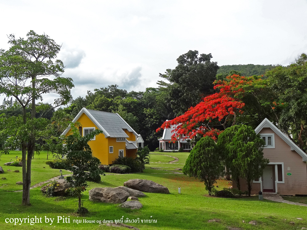 รหัสทรัพย์ 32240 ให้เช่า / ขาย บ้านเดี่ยว 2 ชั้น ใน Brookside Valley Rayong ใกล้ทะเลสาบ ( เดินแค่ 20 วินาที ) เนื้อที่ 105 ตรว. 3 ห้องนอน 2 ห้องน้ำ โซฟาสามารถปรับเป็นเตียงนอนได้