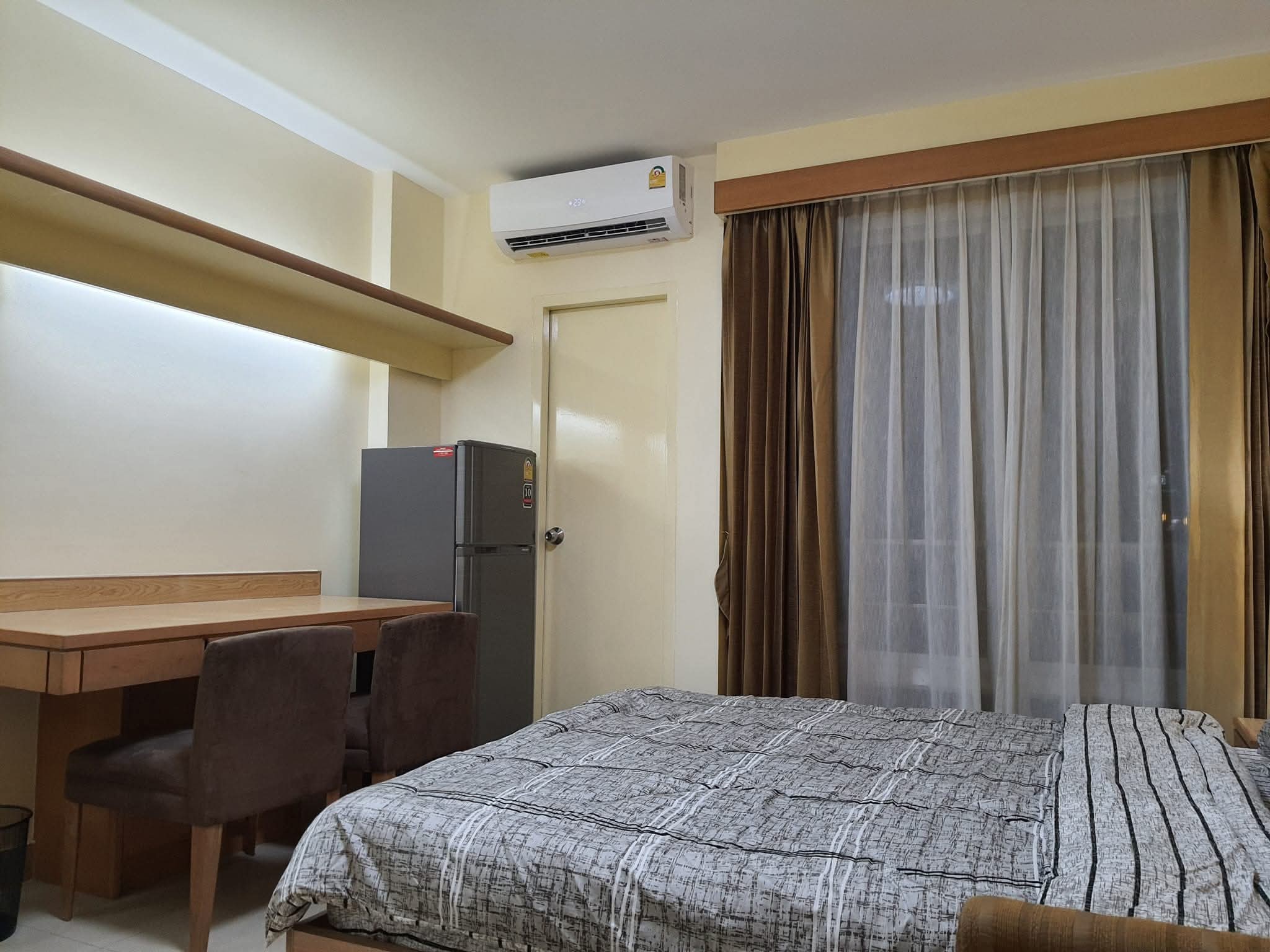 🏢 ให้เช่า คอนโด ไอเฮ้าส์ ลากูน่า การ์เด้น RCA ( i-House Laguna Garden RCA ) ห้องสวย เฟอร์ครบ เครื่องใช้ไฟฟ้าใหม่ หิ้วกระเป๋ามาอยู่ได้เลย ราคาคุ้มมาก!