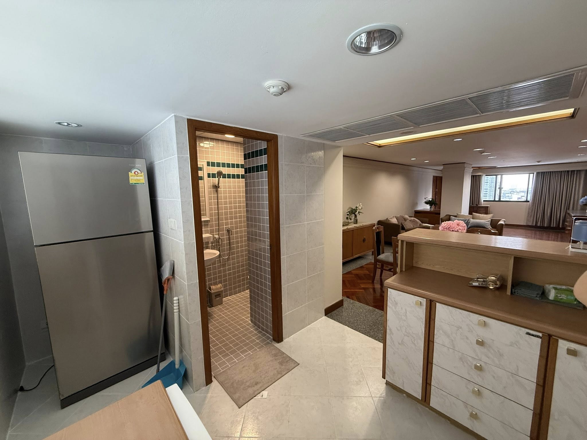 ✨ ให้เช่า United Tower Thonglor (ยูไนเต็ด ทาวเวอร์ ทองหล่อ) ✨คอนโดหรู 2 ห้องนอน ใจกลางทองหล่อ ติดถนนสุขุมวิท 55 (ซอยทองหล่อ 17)