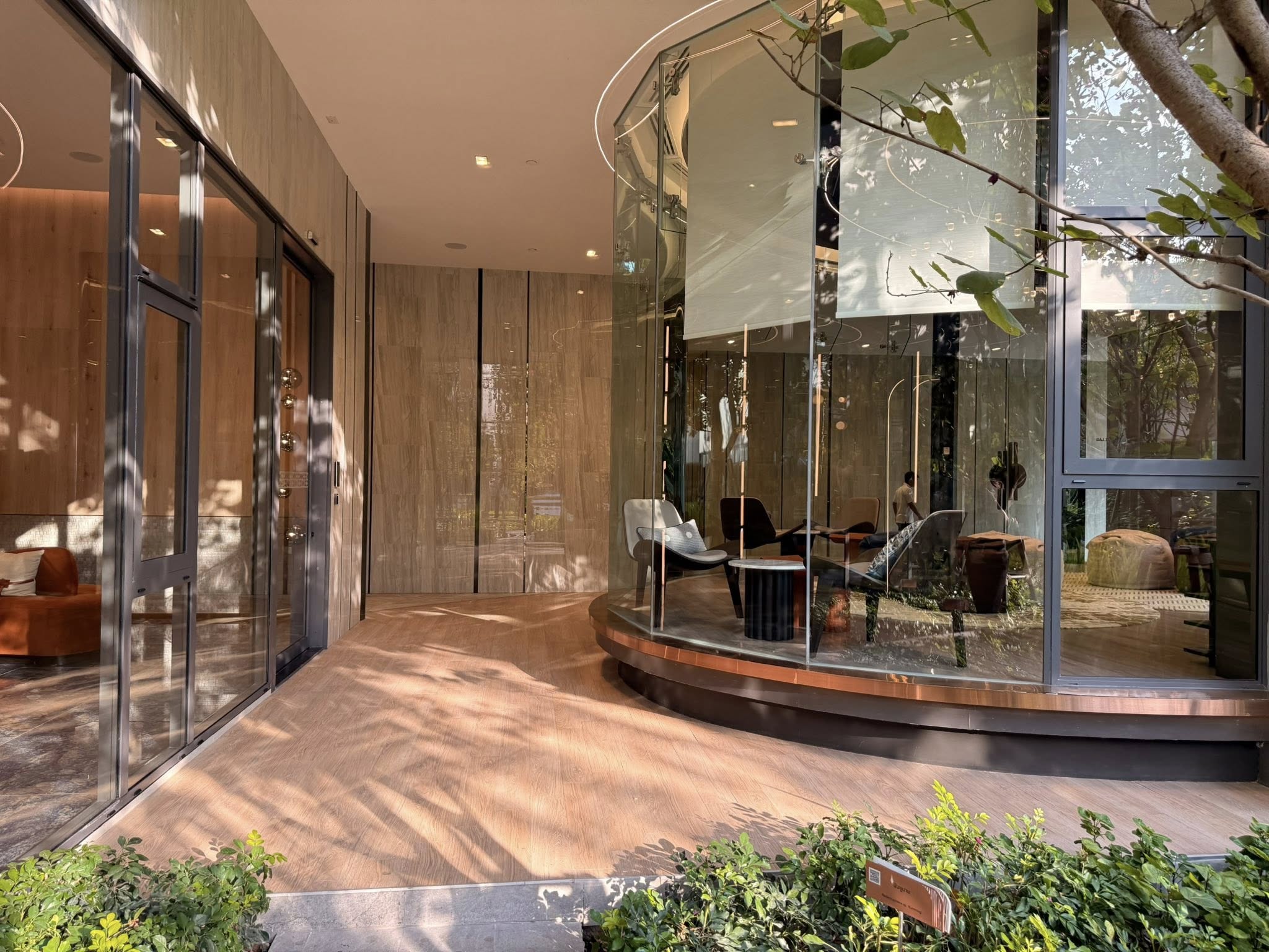 ให้เช่าคอนโดใหม่ Life Rama 4 - Asoke (ไลฟ์ พระราม 4 - อโศก) วิวแม่น้ำสวยมาก ใกล้ MRT ศูนย์สิริกิติ์ เพียง 300 เมตร