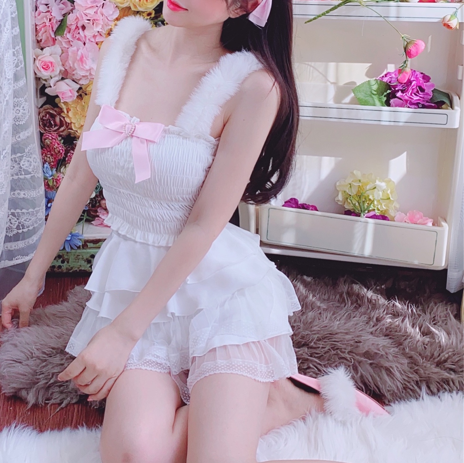 Summer Joy : พรีออเดอร์ เสื้อกล้ามสายแต่งผ้าขน และ กระโปรงระบายสีขาวน่ารักๆ (ราคาแยกชิ้น)