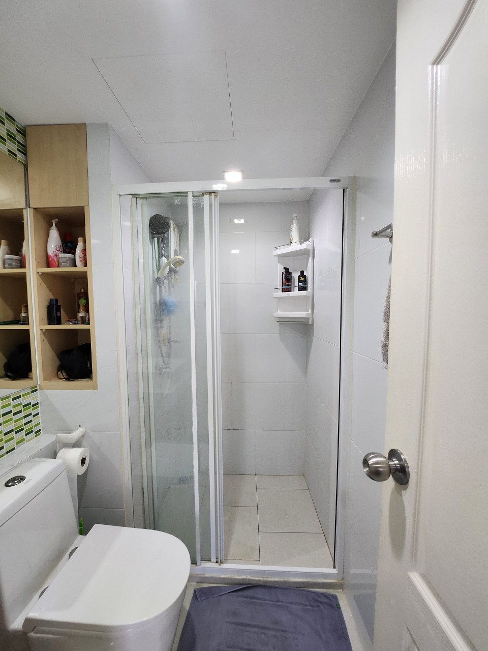 ขายคอนโด The Green Condo 3 เดอะ กรีน คอนโด 3 เฟส : 3 ชั้น: 7 แบบ 1 ห้องนอน 1 ห้องน้ำ 1 ห้องนั่งเล่นและ 1 ห้องครัว ขนาด 31.5 ตารางเมตร