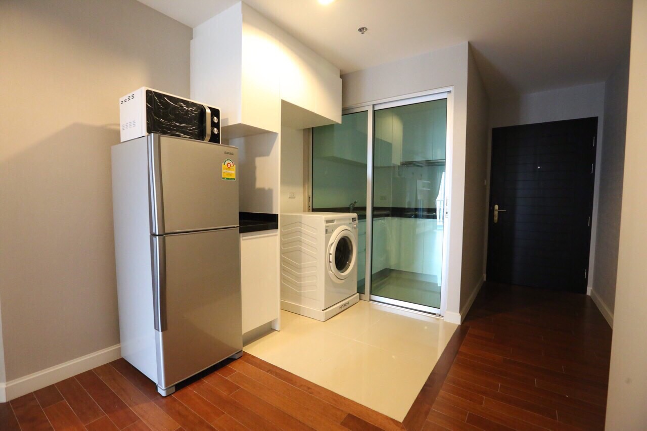 ให้เช่าคอนโด Belle Grand Condo เซ็นทรัลพระราม9 2 ห้องนอน 1 ห้องน้ำ 1ห้องนั่งเล่น ห้องครัว 70 ตรม. ( Private zone ) ตึก D ชั้น 24