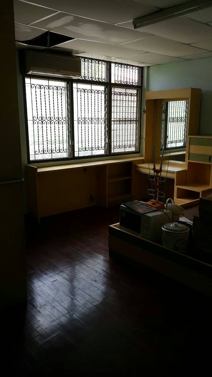 ทาวเฮาส์ 2 ชั้น ให้เช่า ราคาเช่า 15,000 บาท/เดือน มี 4 ห้องนอน 1ห้องเก็บของ 2 ห้องน้ำใหญ่