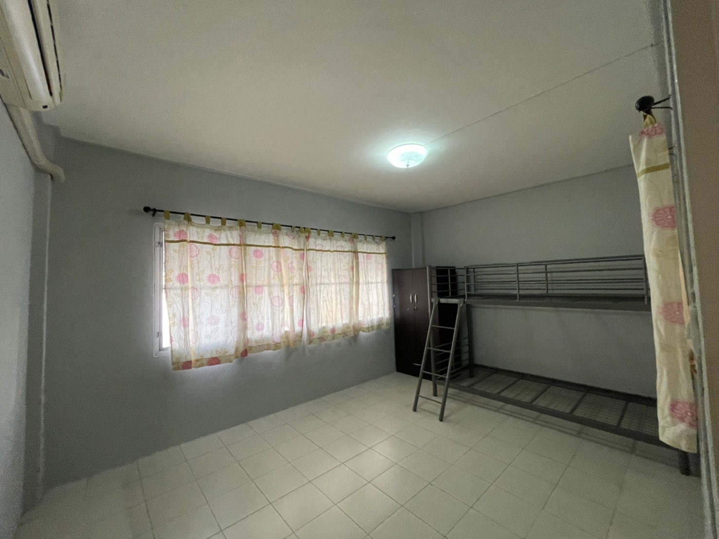 ให้เช่า ทาวน์โฮม รัชดา-สุทธิสาร 5 ห้องนอน (170 m2) ใกล้ MRT สุทธิสาร/ห้วยขวาง 35,000 บาท/เดือน !!