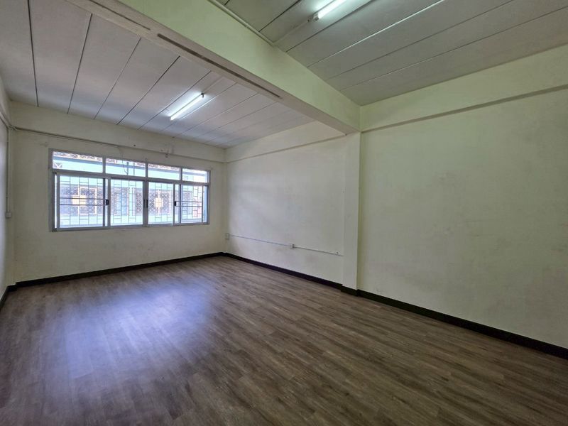 ✨ ตึกแถว 3 ชั้นครึ่ง + ดาดฟ้า รีโนเวทใหม่ ซอยประชาอุทิศ 58/1 – เพียง 9,000 บาท/เดือน! 🔥