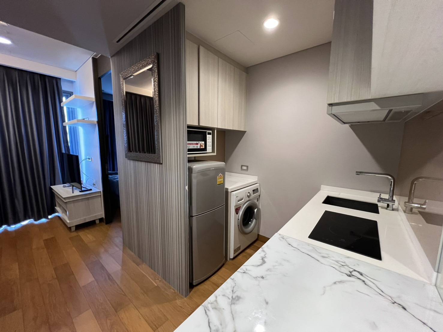 ให้เช่าคอนโด LPN 24 (Lumpini Suite Sukhumvit 24) 📍 ใกล้ BTS พร้อมพงษ์ เพียง 700 เมตร / ใกล้ MRT ศูนย์การประชุมแห่งชาติสิริกิติ์ เดินทางสะดวกทุกทิศ!