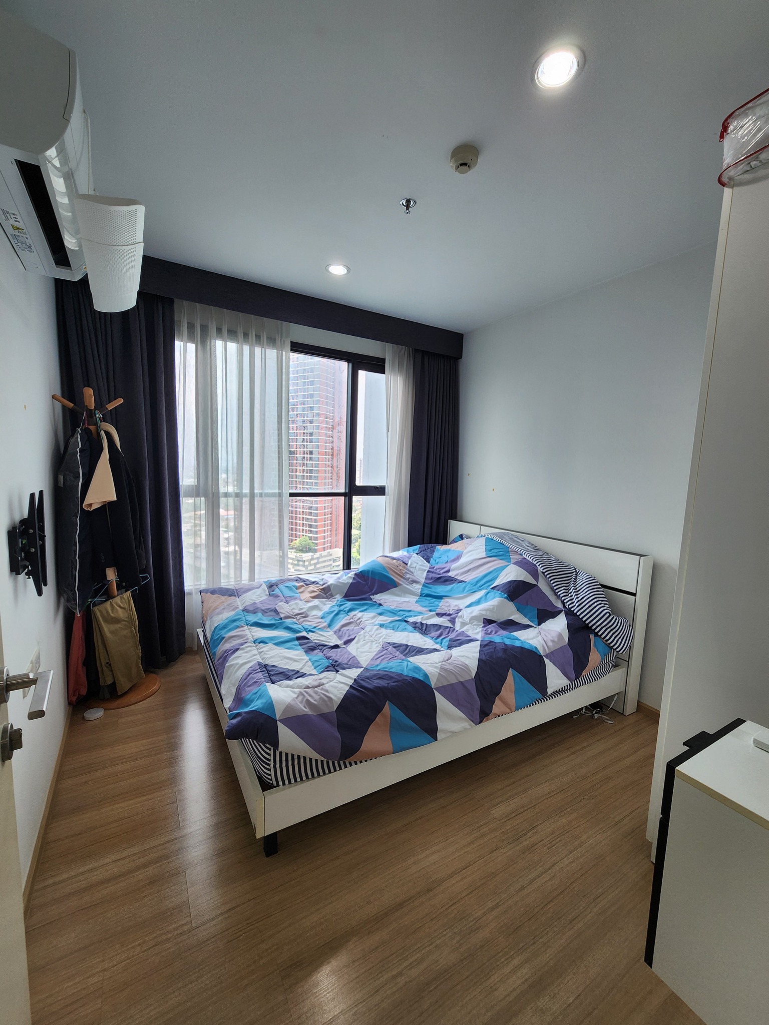 ขายด่วน! The Base พระราม 9 – รามคำแหง | ชั้น 20 วิวเมือง พร้อมอยู่ เฟอร์ครบ ราคาพิเศษ!