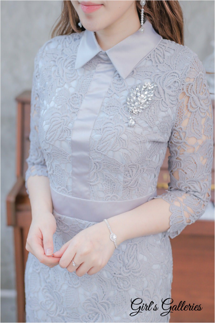 ชุดออกงาน/ชุดไปงานแต่งงานสีเทา ผ้าลูกไม้ เข้ารูป สวยหวาน เรียบหรู