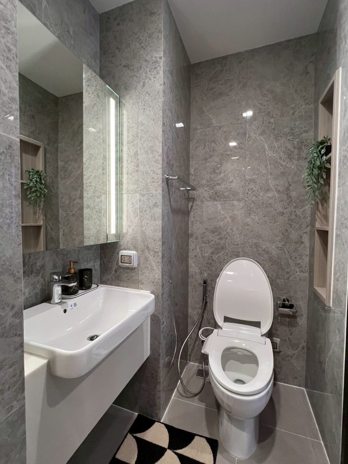 ✨ ให้เช่าคอนโด Noble Around Ari (โนเบิล อราวน์ อารีย์) ✨📍 ถ.พหลโยธิน – BTS อารีย์ เพียง 90 เมตร เดินสบาย