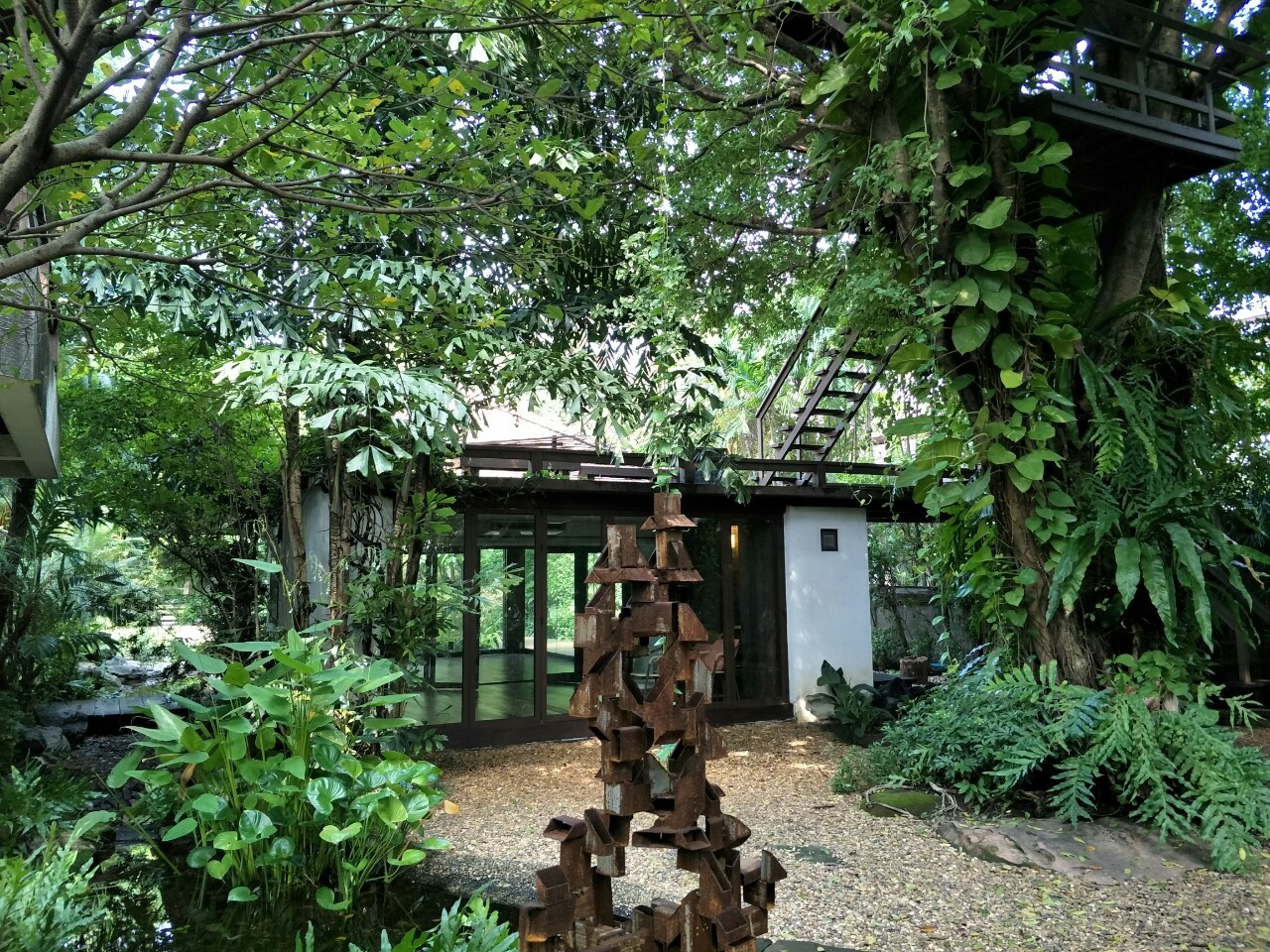 ขายเดี่ยวสไตล์สวนป่าธรรมชาติผลงานการจัดสวนอันทรงคุณค่าชิ้นสุดท้ายของนักจัดสวนมือหนึ่งของประเทศไทย คุณพิชัย จิโรภาส บ้านสวนสไตล์รีสอร์ท