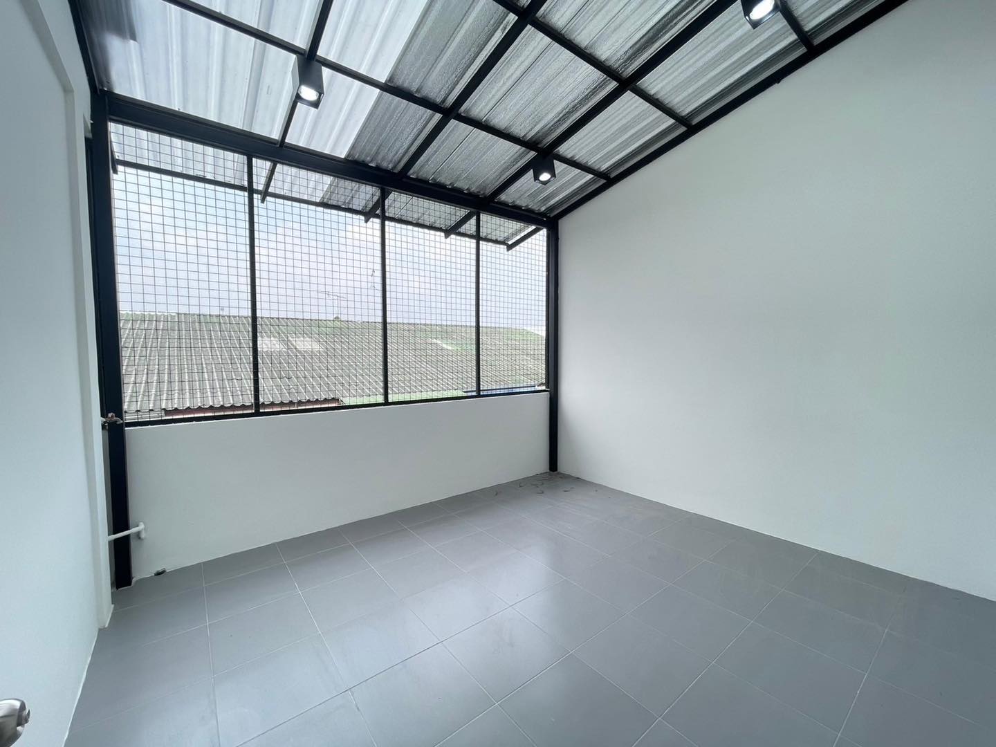 ขายทาวน์โฮม 3 ชั้น โครงการหมู่บ้านลัลลี่วิลล์ ลำลูกกา-คลอง 1 ราคาเพียง 2,290,000 บาท ฟรีโอน