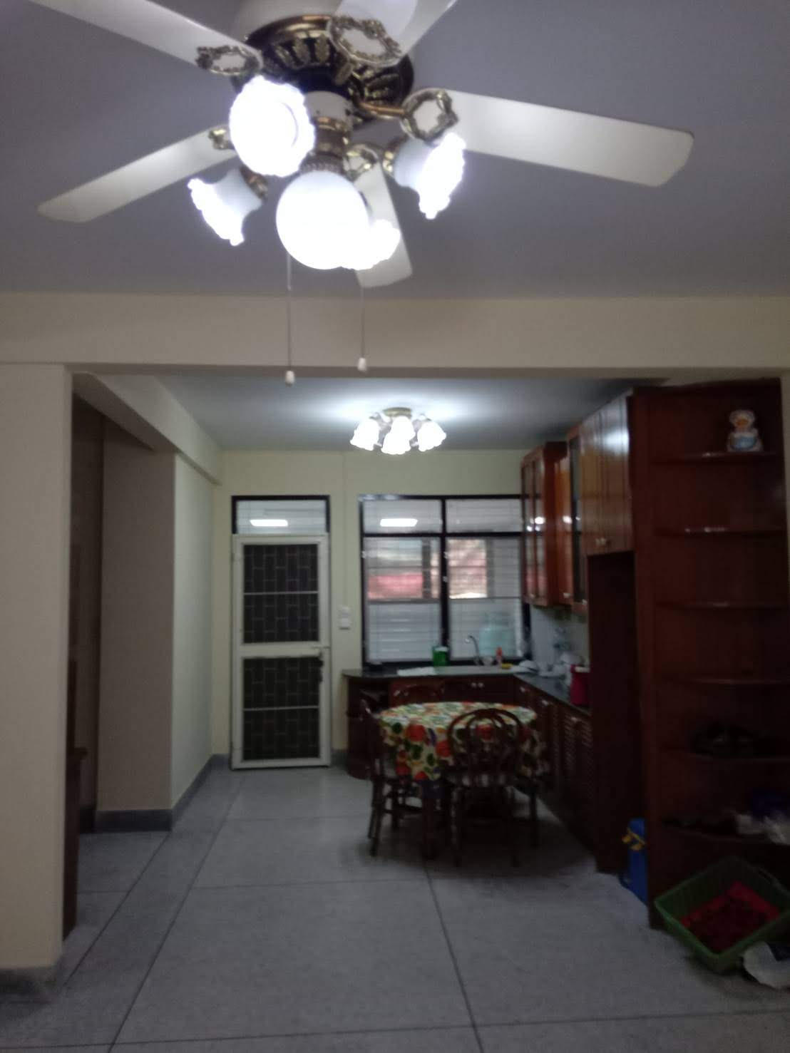 ให้เช่าทาวน์เฮ้าส์ 2 ชั้น หัวมุมถนน อยู่ในหมู่บ้าน กาญจนา ซอย จ่าบัน ศรีราชา 4 ห้องนอน 35,000 /ต่อเดือน